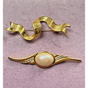 Two Vintage Gold Tone Signed Monet Brooch Pins Ribbon Faux Mabe Pearl Bar 1990s